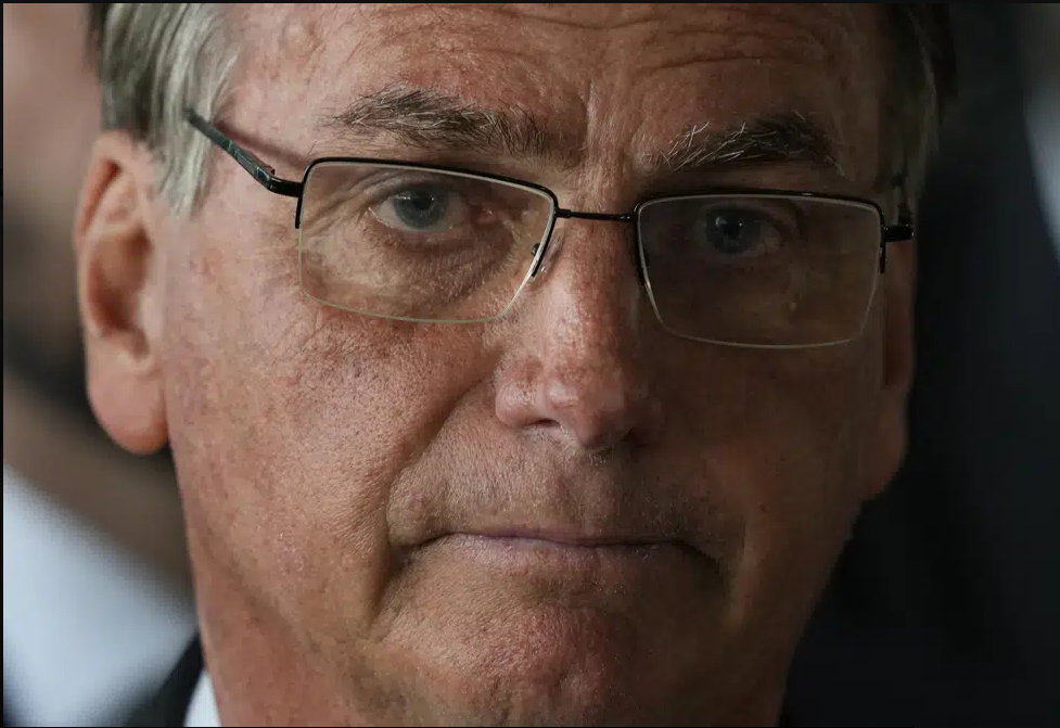 BOLSONARO QUER VOLTAR AO BRASIL ENQUANTO PERMANÊNCIA DOS EUA PRESSIONA BIDEN