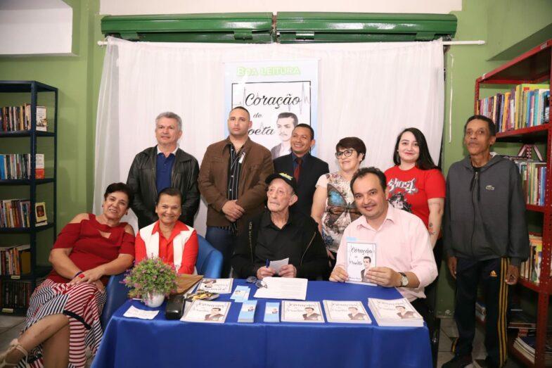 BIBLIOTECA MUNICIPAL CORA CORALINA RECEBE LANÇAMENTO DO LIVRO “CORAÇÃO DE POETA”