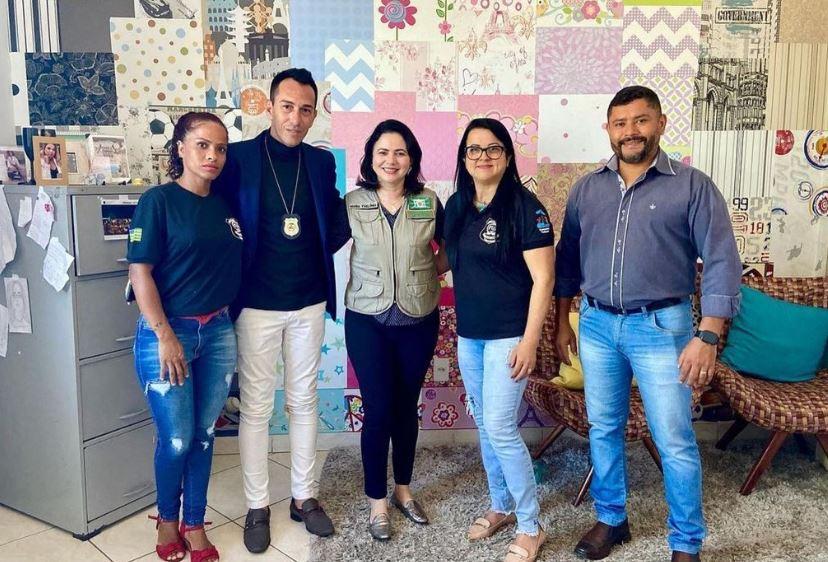 Secretária Maria Yvelônia e o presidente dos conselheiros tutelares de Goiânia, o Sr. Valdivino, visitaram os conselhos