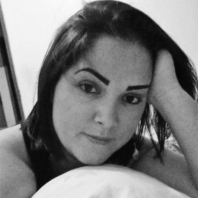 Mulher que se mostra inteira, quantas vezes se obrigou a remendar-se por dentro? Ah, não foram poucos remendos!