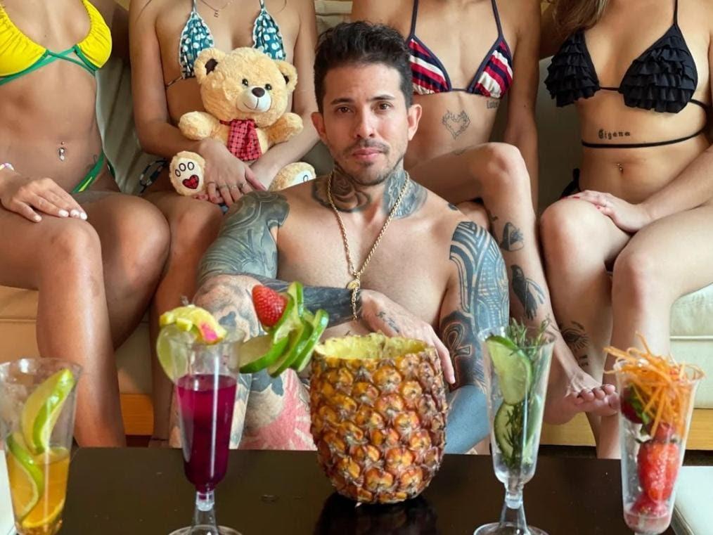 Influencer casado com 6 mulheres diz que optou por vasectomia para poupar esposas dos efeitos das pílulas