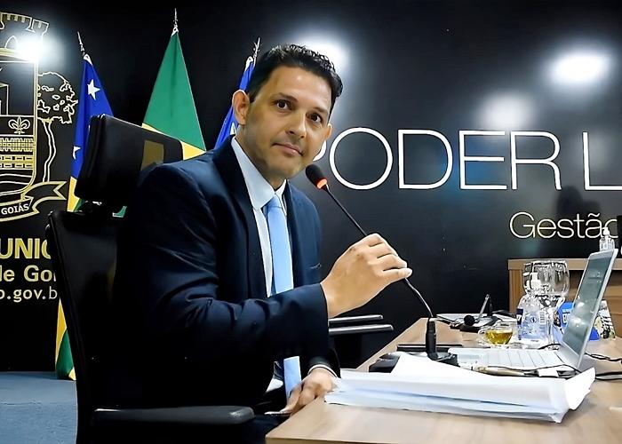 Vereador Zé Antônio defende projeto de lei que apresentou para valorizar professores da rede pública municipal