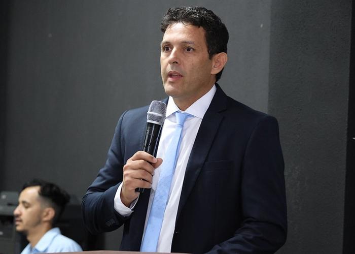 “Nem a cavalo está passando”, diz morador sobre as ruas de Valparaíso durante sessão na Câmara Municipal