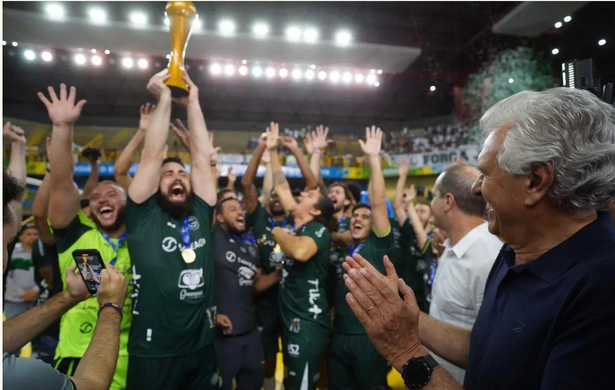 Caiado prestigia final da Superliga B de vôlei masculino