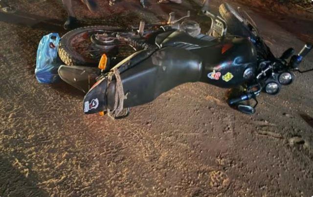 Homem é morto enquanto pilotava moto com mulher grávida, e ex dela é suspeito do crime