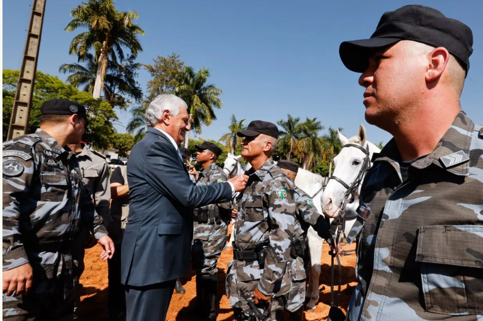 Caiado anuncia promoção de 3,6 mil praças da Polícia Militar