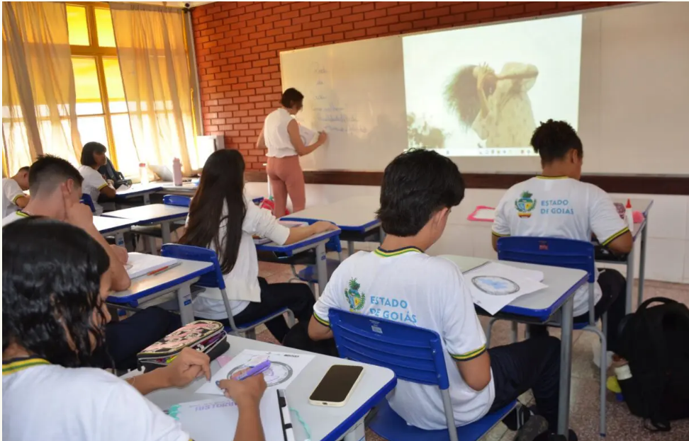 Governo nomeia 312 professores para a rede pública