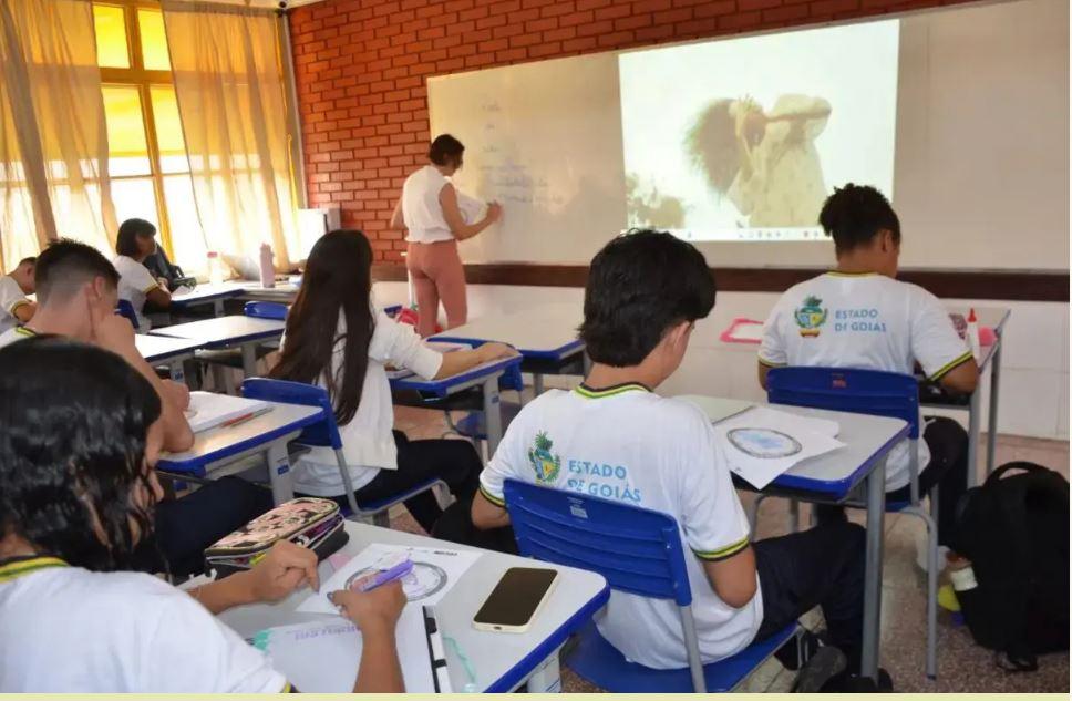 Caiado assina nomeação de 316 novos professores