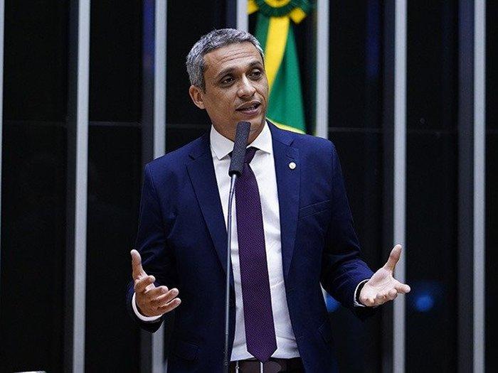 Deputado federal de Goiás é alvo de operação da PF contra desvio de cota parlamentar