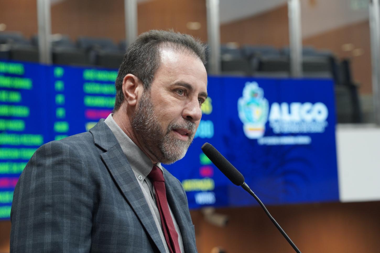 Comissão de Defesa dos Direitos do Consumidor realiza blitz educativa em postos de combustíveis em Aparecida de Goiânia
