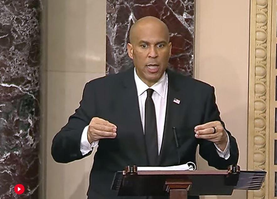 Cory Booker estabelece recorde com discurso maratona no Senado. Ele reunirá resistência anti-Trump?