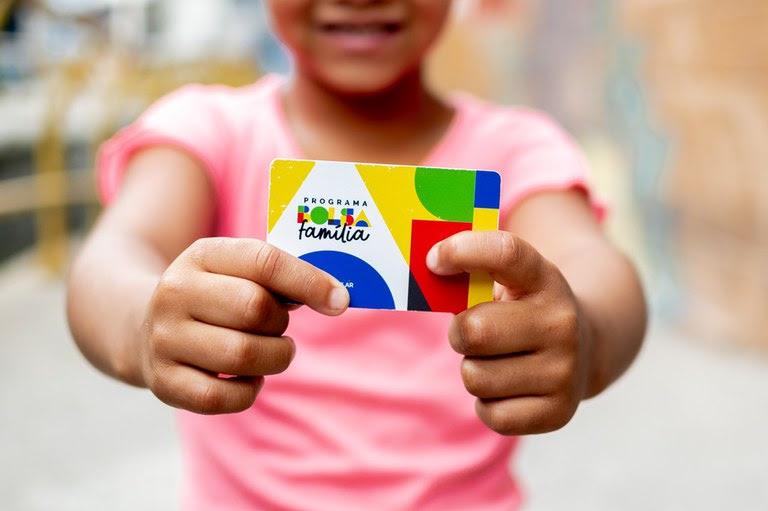 Mais de 489 mil famílias em Goiás recebem o Bolsa Família a partir desta terça (15/4)