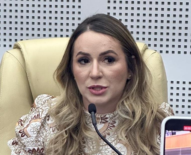 Projeto de Léia Klébia cria Programa de Fomento ao Corte e Costura