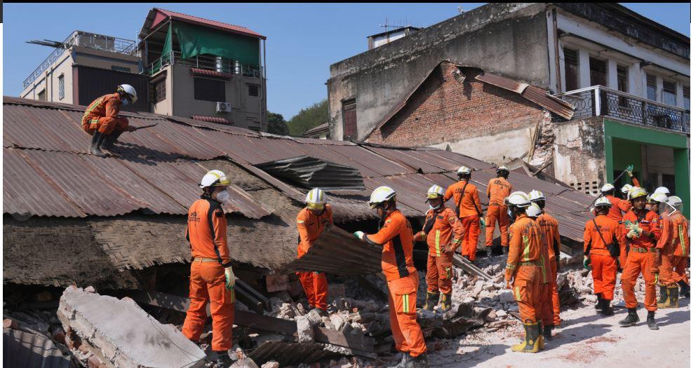 Sobreviventes ainda estão sendo encontrados no terremoto de Mianmar, mas as esperanças começam a desaparecer à medida que as mortes ultrapassam 2.700
