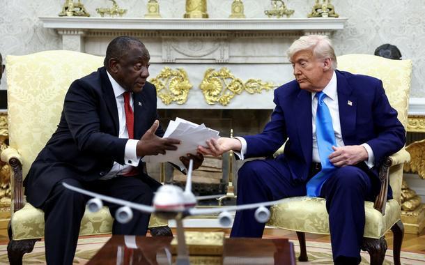 Após emboscada de Trump no Salão Oval, líder da África do Sul aponta corrupção do chefe da Casa Branca