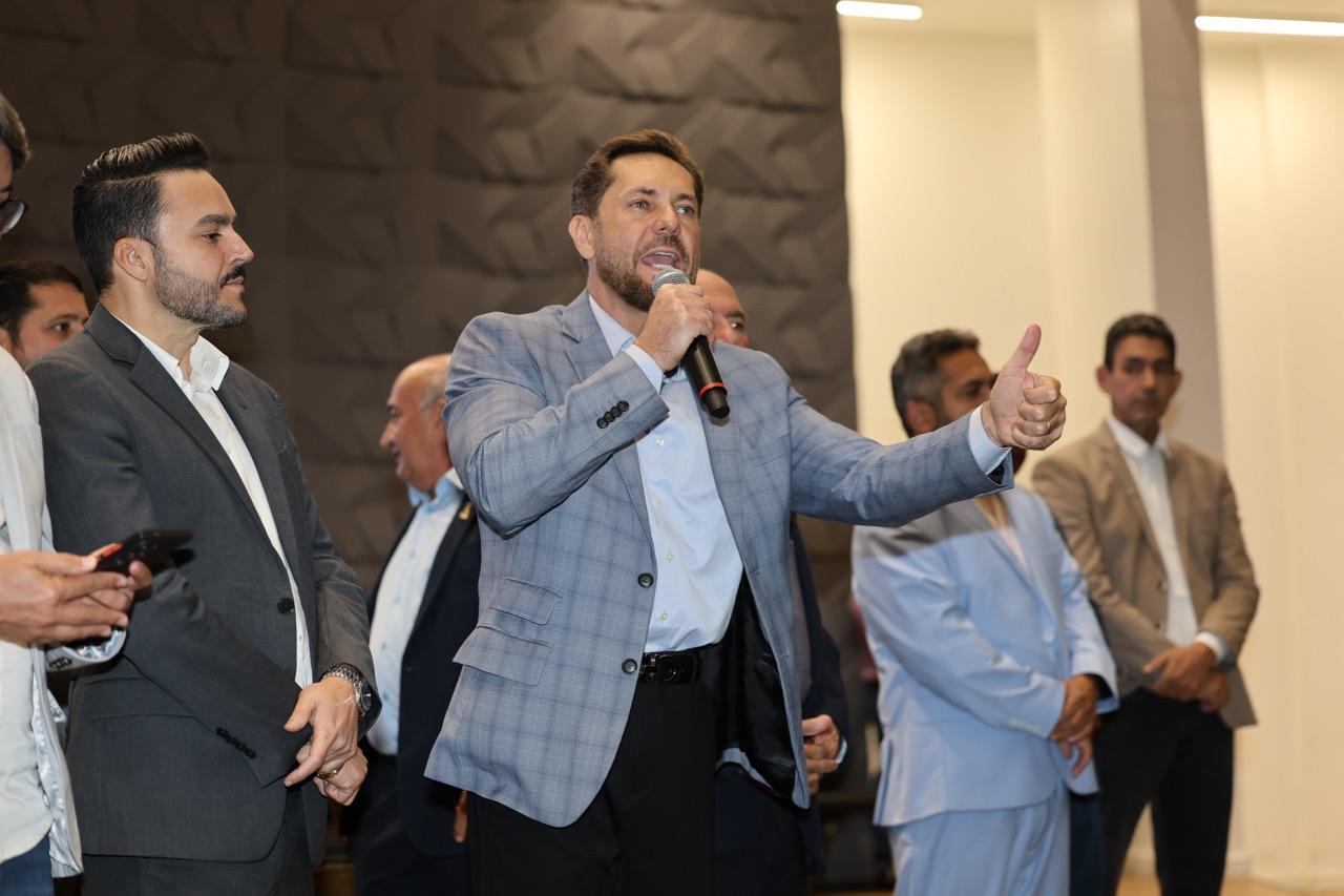 Bruno Peixoto e Daniel Vilela prestigiam o encerramento do 4º encontro de vereadores na Assembleia Legislativa