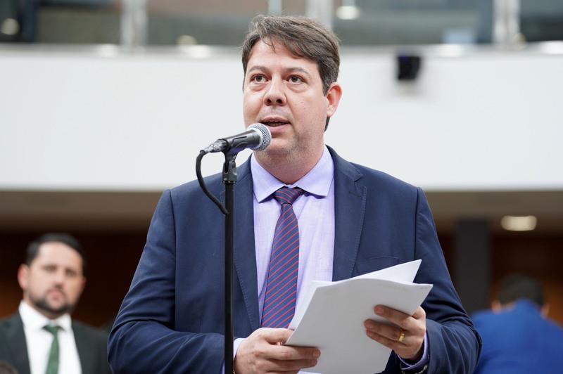 Karlos Cabral quer ampliar prazo para servidores optarem por benefício previdenciário em Goiás