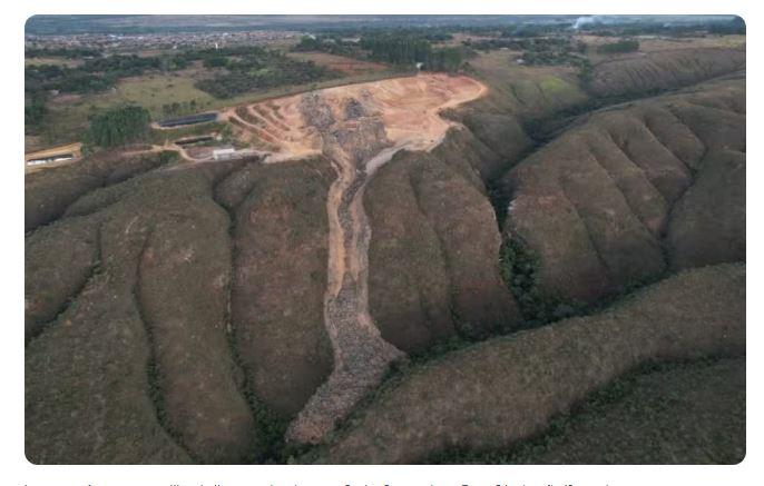 Após desabamento de lixão, prefeitura decreta estado de emergência em Padre Bernardo