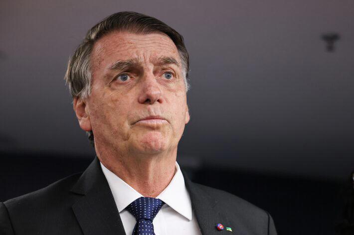 Bolsonaro passa mal, cancela compromissos em Goiás e retorna a Brasília