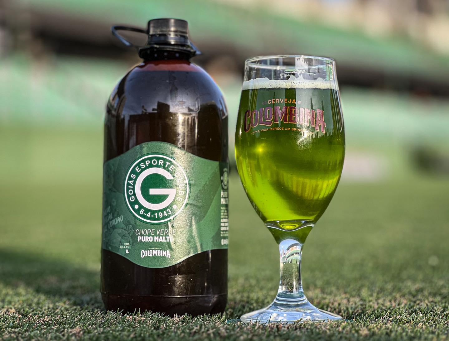 Chope verde, o novo xodó da torcida, chega para animar os jogos do Goiás