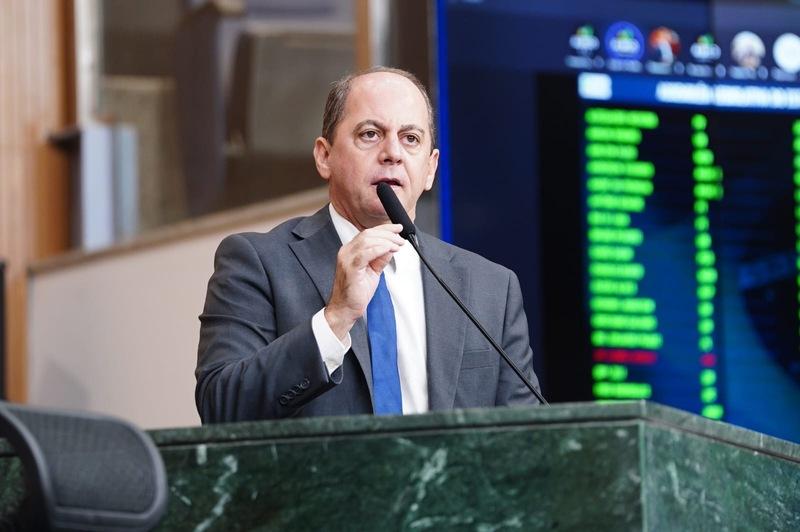Deputado Gugu Nader apresenta projeto que prevê multa para agressões contra motoboys em Goiás