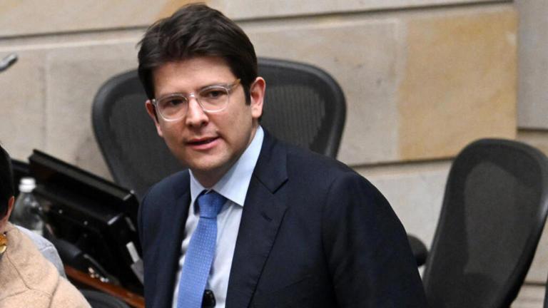 Pré-candidato à presidência da Colômbia está em ‘estado crítico’ após ser baleado em comício