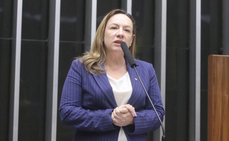 Projeto dispensa multa pela rescisão do contrato de aluguel para mulher vítima de violência