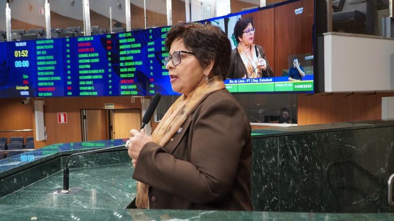 “Queremos a valorização de todos que estão na escola”, afirma Bia de Lima ao votar gratificação para gestores