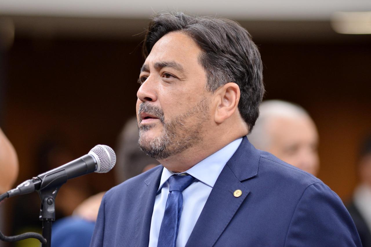 Alerta sobre uso de esmaltes em gel é objeto de proposta do deputado Talles Barreto