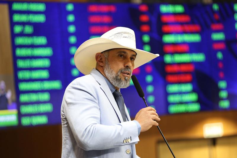 Amauri Ribeiro passa a integrar a Frente Parlamentar do Agronegócio e Infraestrutura, a pedido do seu coordenador, Lucas do Vale
