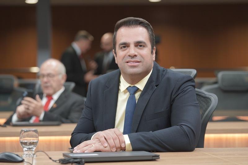 Aprovada proposta que assegura assento preferencial a pessoas com autismo no transporte público