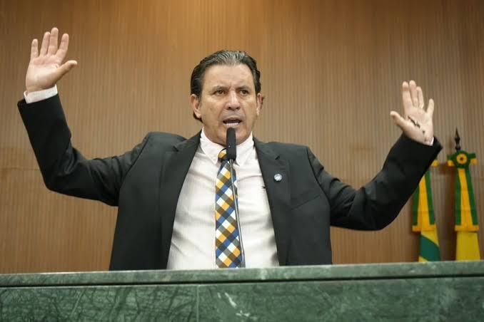 Clécio Alves e Sandro Mabel trocam acusações pesadas e expõem crise política em Goiânia