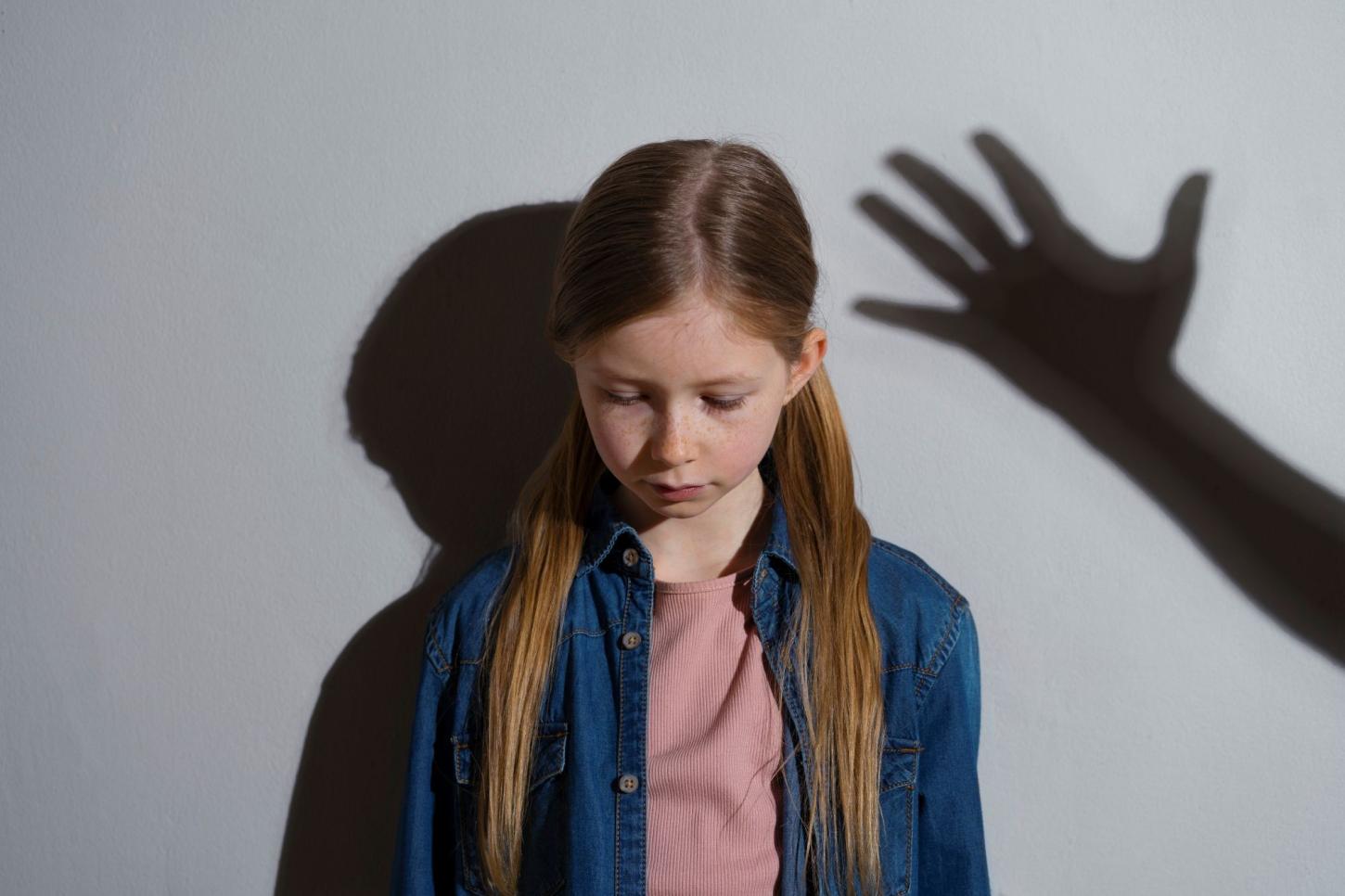 Criança em foco: como proteger emocionalmente crianças e adolescentes da violência silenciosa dentro de casa