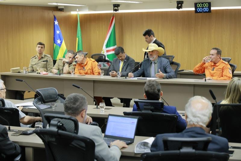 Por iniciativa de Amauri Ribeiro, Parlamento debateu a questão de carregamento de veículos elétricos nos prédios, nesta 3ª-feira