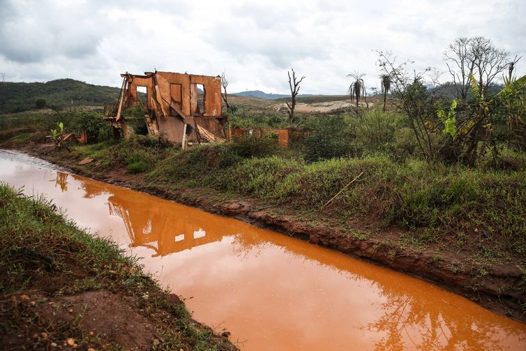 Doce Amargo faz reportagem em quadrinhos sobre desastre em Mariana