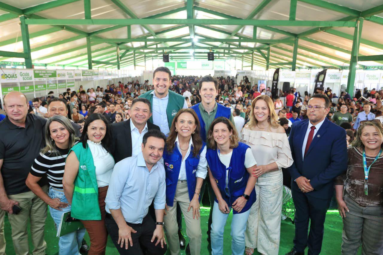 Gracinha Caiado entrega benefícios na abertura do Goiás Social em Planaltina