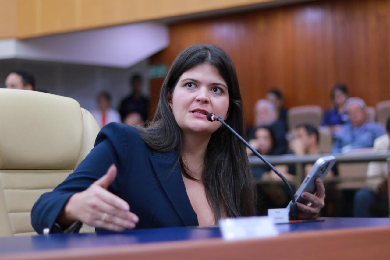 MPGO dá 10 dias para Secretaria Municipal de Educação de Goiânia apresentar documentos após denúncia de Aava Santiago
