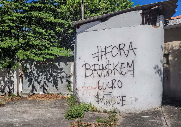 Vítimas de afundamento de solo criticam acordo entre Braskem e Alagoas