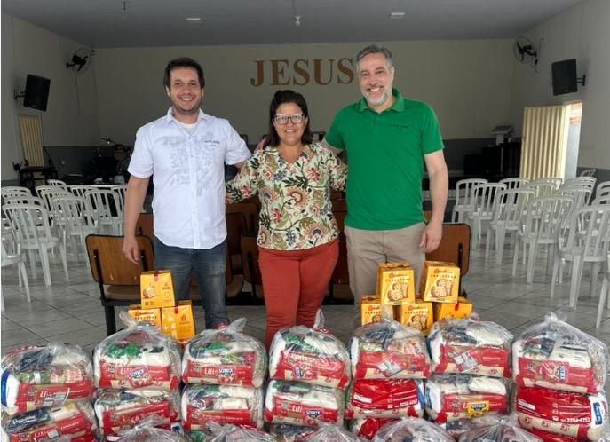 Rota Verde Goiás doa 800 panetones e 600 cestas básicas