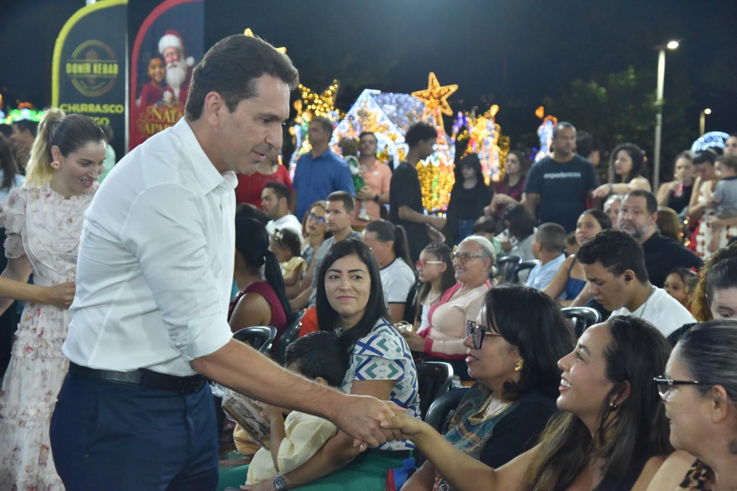 Cantata de Natal encanta famílias presentes na Praça da Cidade Administrativa