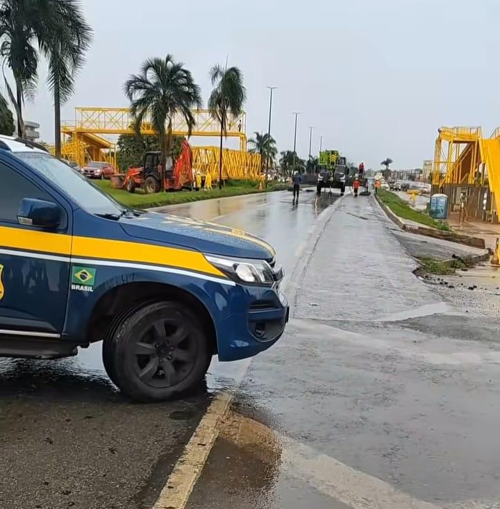 Passarela amarela começa a ser montada em Valparaíso após quatro meses de transtornos na BR-040