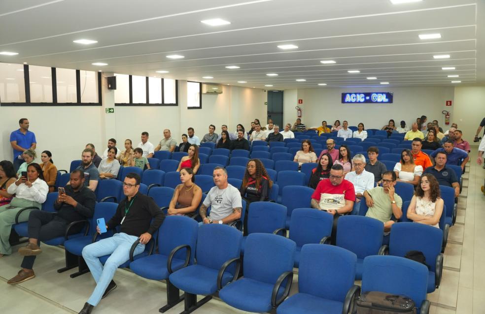 Prefeitura de Catalão e ACIC/CDL Homenageiam Destaques do Comércio Local em Cerimônia Especial