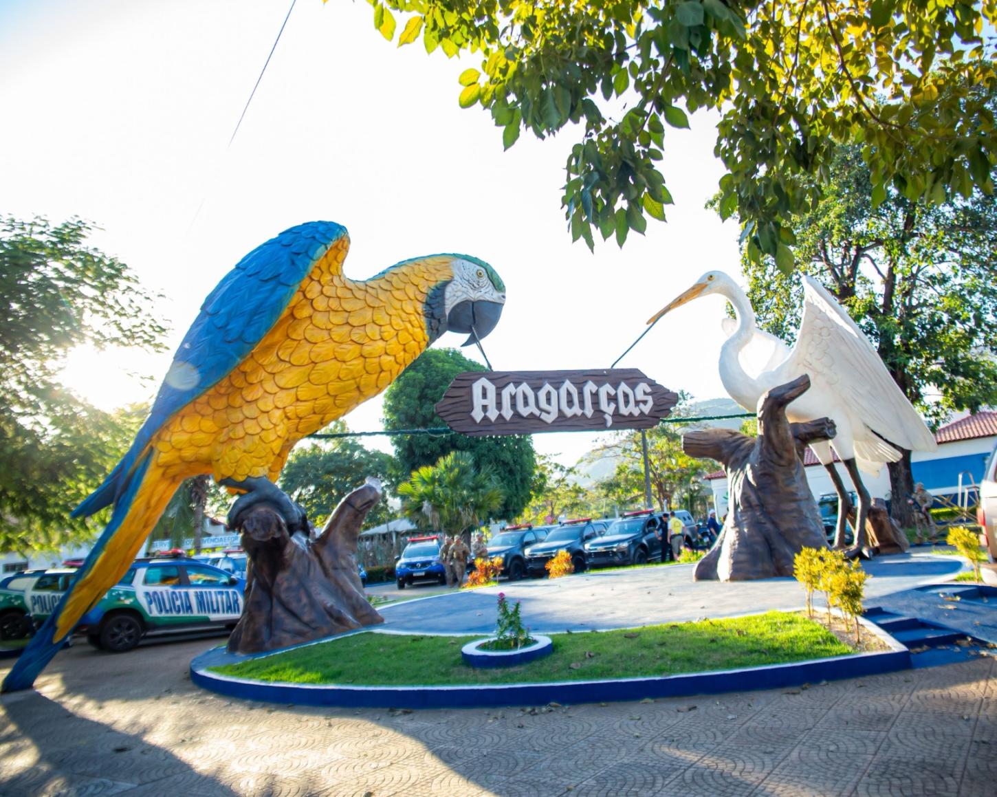 Aragarças realiza entrega de certificados e cartões do COTEC com presença da primeira-dama e do prefeito Ricardo Galvão