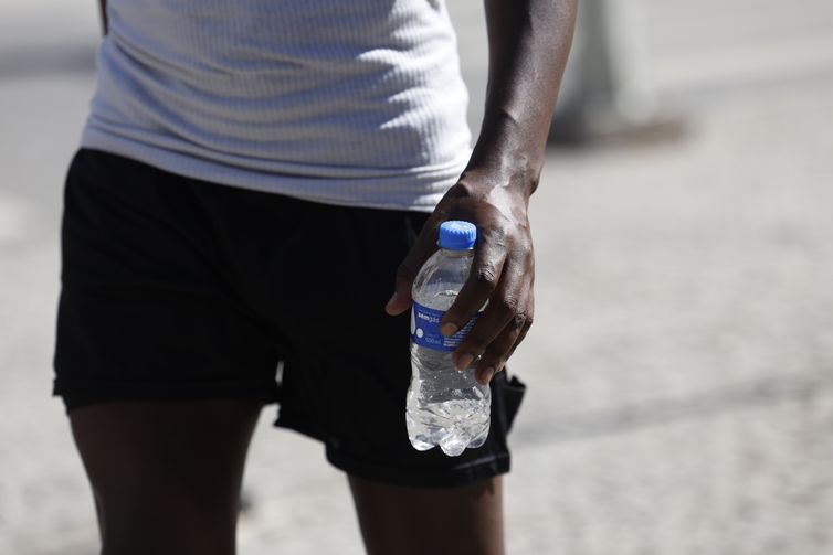 Calor causa 2,6 mil atendimentos de emergência no estado do Rio