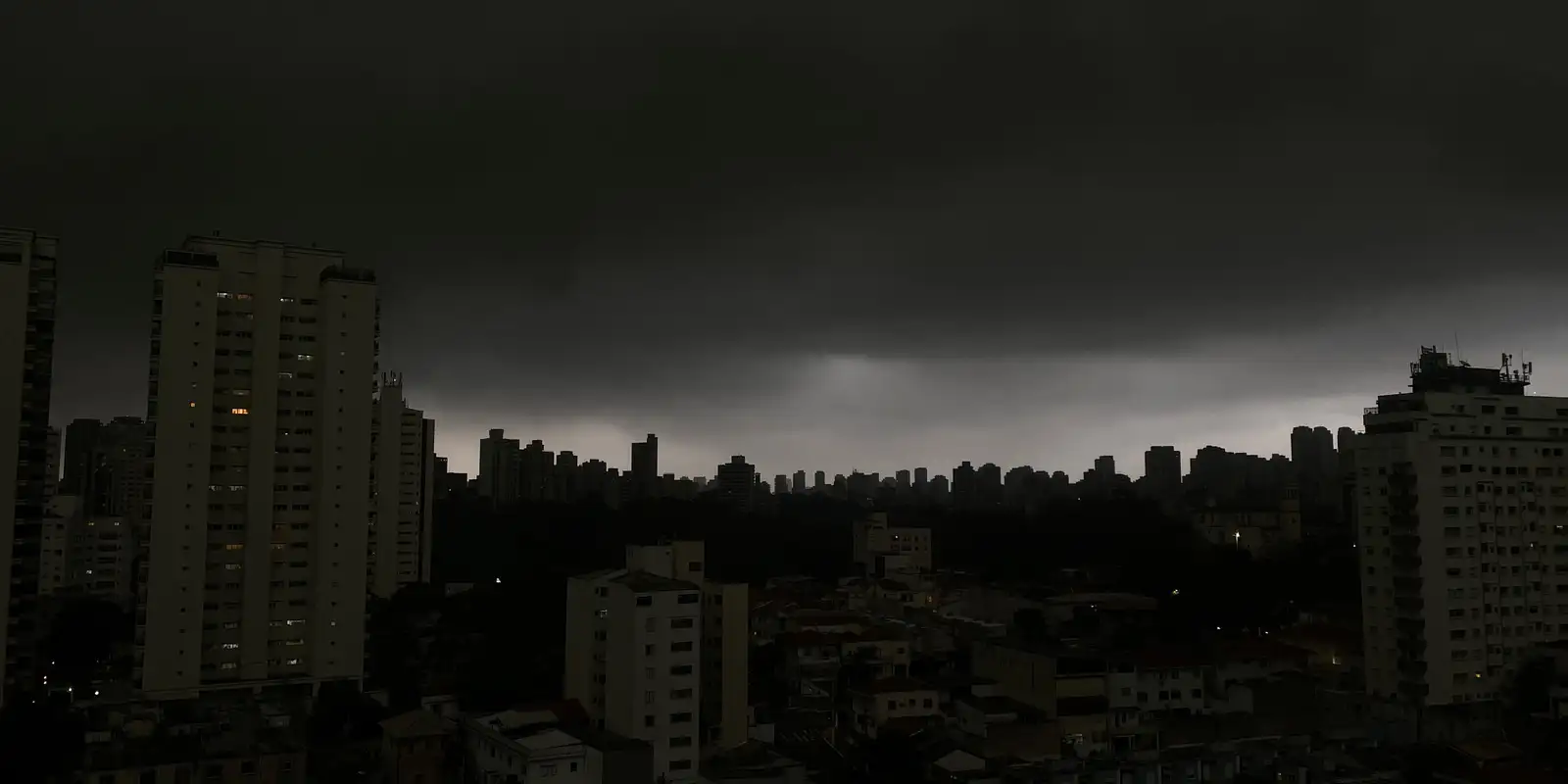 Inmet alerta para ocorrência de ciclone no Sudeste a partir de sexta