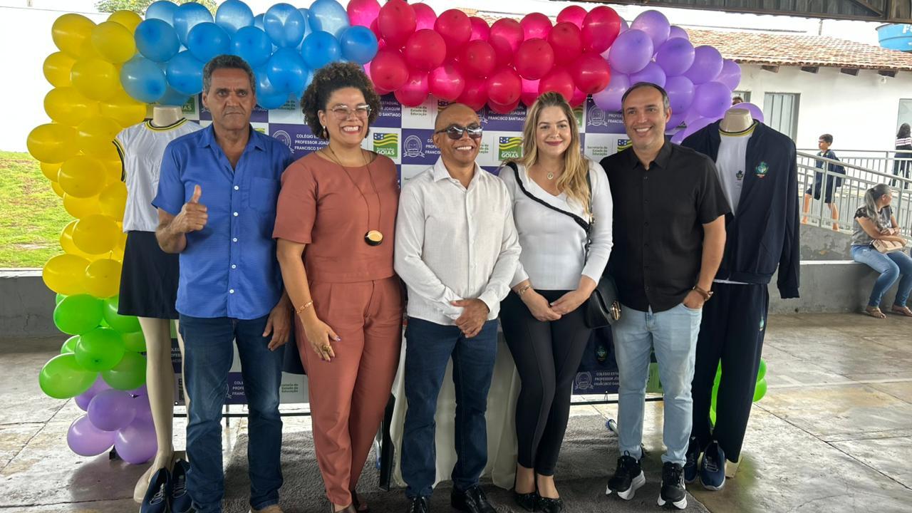 Presidente da Câmara, Andréia Diniz participa de entrega de kits escolares do Governo Estadual em Niquelândia