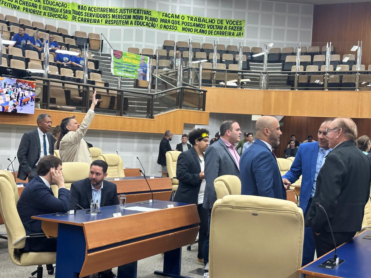 Projeto que revoga taxa do lixo é aprovado em última votação