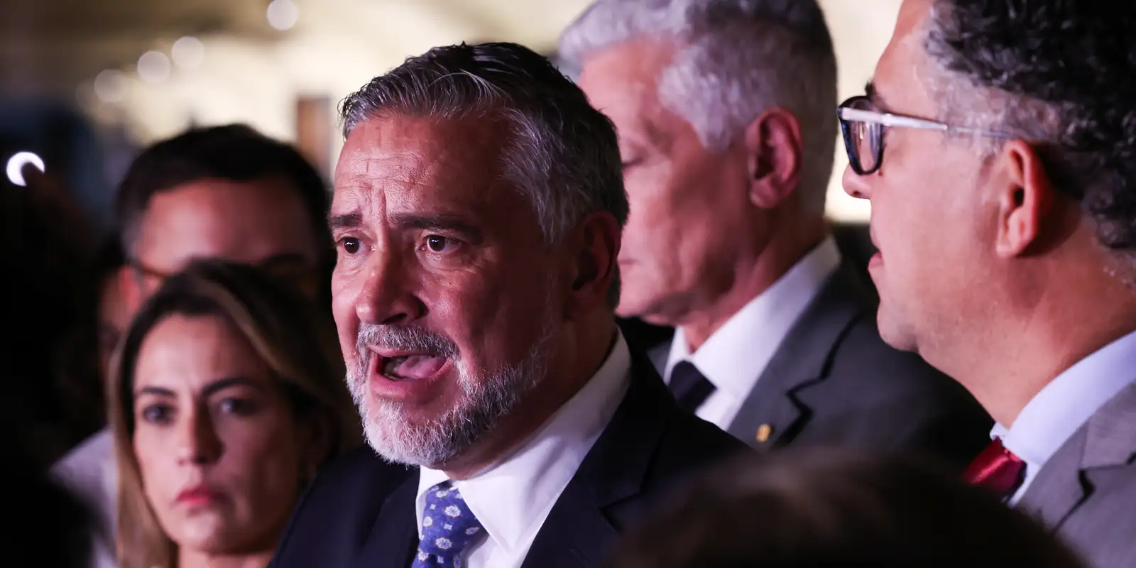 Base do governo pede indiciamento de Bolsonaro na CPMI do INSS