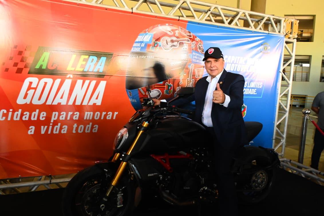 MotoGP Goiânia: Mabel participa de exposição de motos no Paço Municipal
