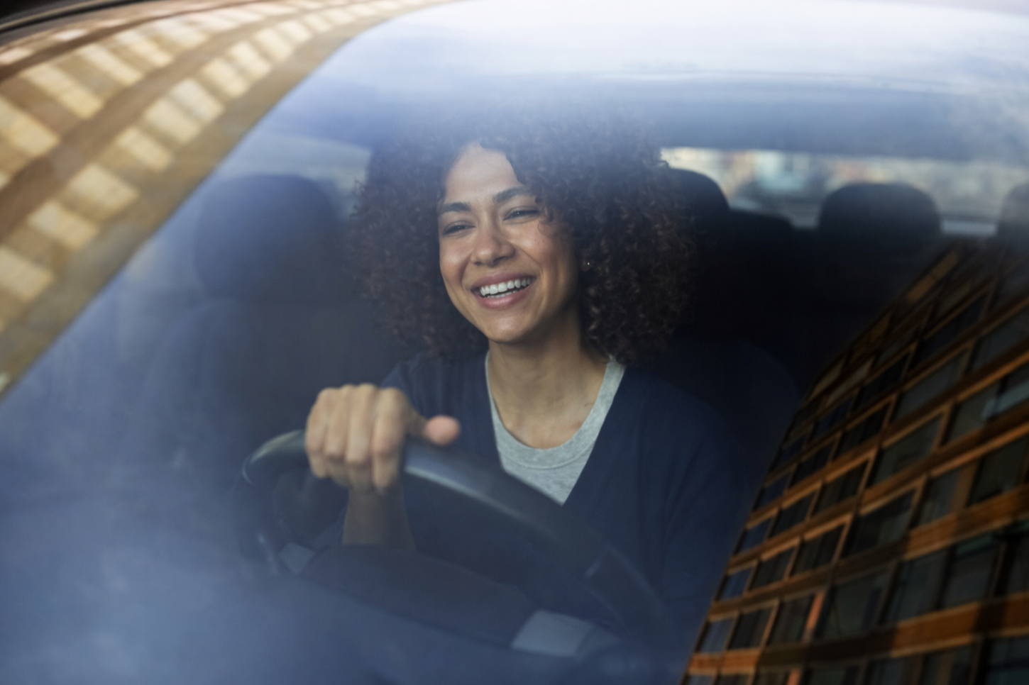 Nova CNH promove autonomia para milhões de mulheres goianas